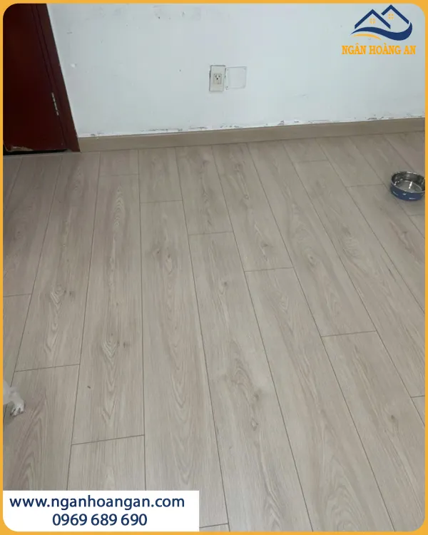 Lát Sàn Gỗ Công Nghiệp Egger EL2240 Chống Bám Bẩn
