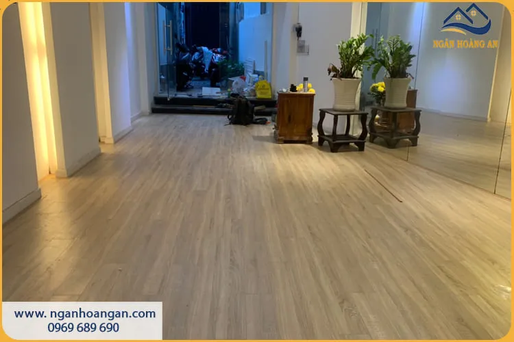 Lát Sàn Gỗ Công Nghiệp Phòng Khách Đẹp