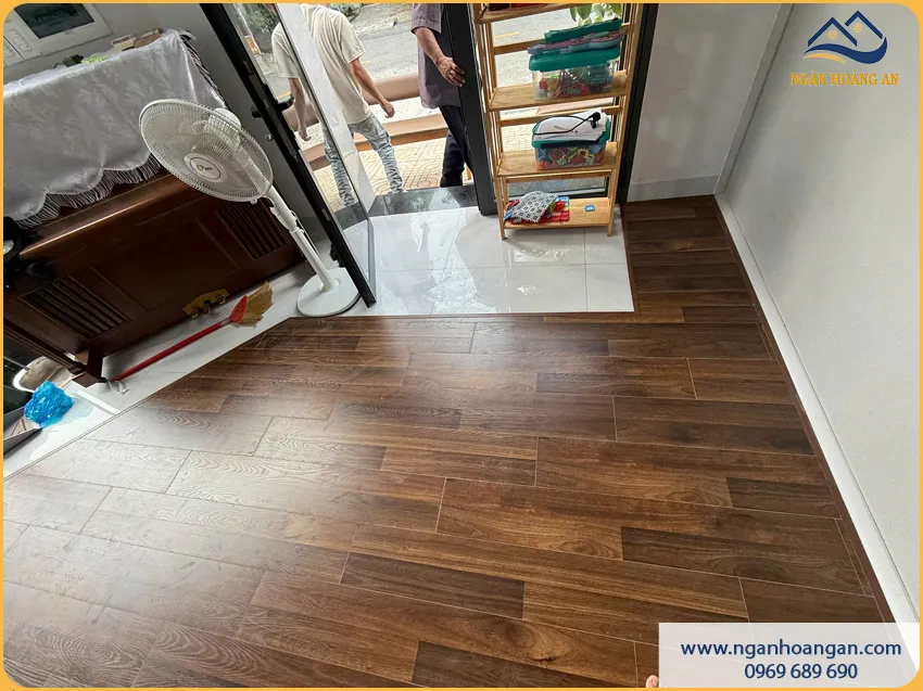 Lát Sàn Gỗ Kosmos S927 Tạo Cảm Giác Êm Chân Lát Sàn Gỗ Kosmos S927 Tạo Cảm Giác Êm Chân