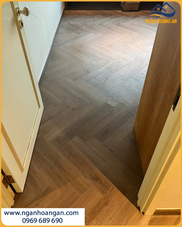 Lát Sàn Gỗ Xương Cá Charmwood D3413 Giảm Tiếng Ồn