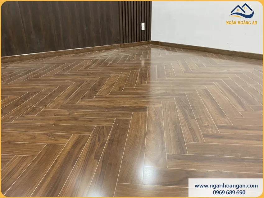 Lát Sàn Gỗ Xương Cá Cho Phòng Khách Bền Đẹp Theo Thời Gian