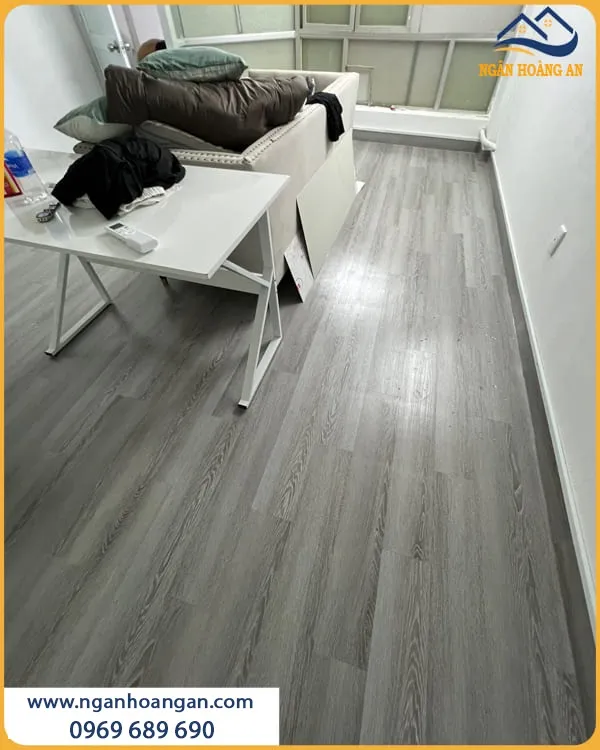 Lát Sàn Nhựa Dán Keo Cho Căn Hộ Chung Cư