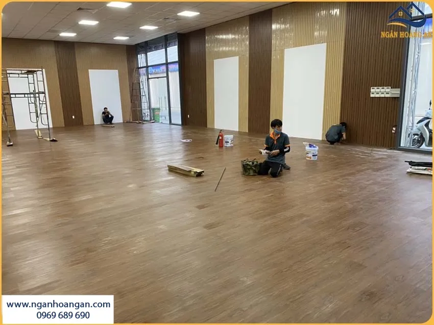 Lát Sàn Nhựa Dán Keo Cho Công Ty Hạn Chế Trầy Xước Lát Sàn Nhựa Dán Keo Cho Công Ty Hạn Chế Trầy Xước