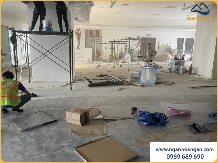 Lát Sàn Nhựa Dán Keo Cho Phòng Làm Việc Gọn Gàng
