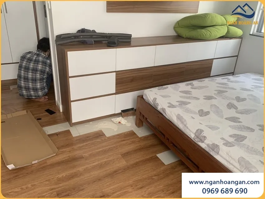 Lát Sàn Nhựa Dán Keo Cho Phòng Ngủ Gọn Gàng