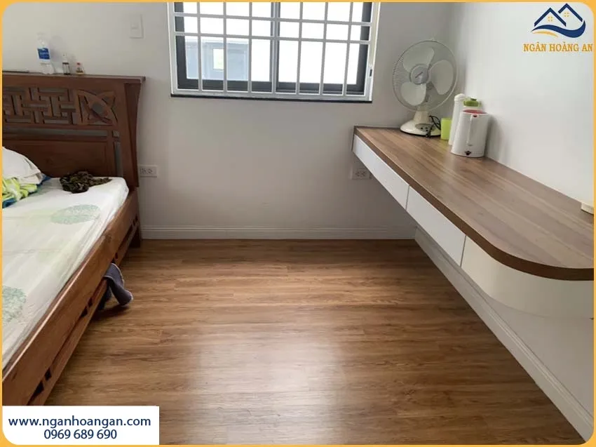 Lát Sàn Nhựa Dán Keo Cho Phòng Ngủ Không Trơn Trượt