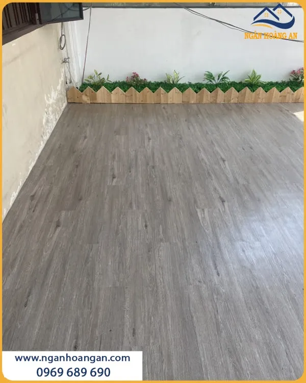 Lát Sàn Nhựa Dán Keo Tăng Thẩm Mỹ Cho Nhà Ở