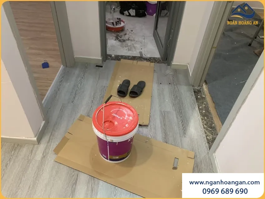 Lát Sàn Nhựa Dán Keo Tăng Thẩm Mỹ Cho Căn Hộ