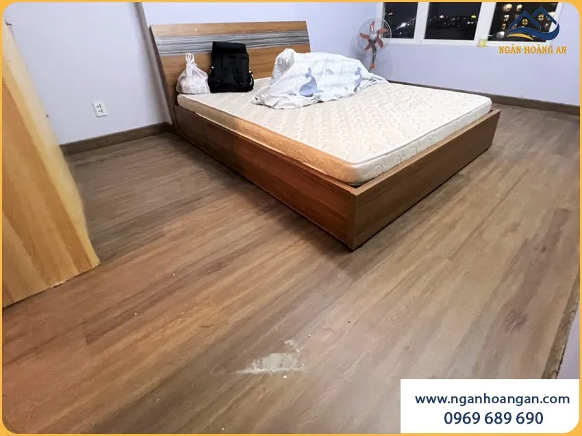 Lát Sàn Nhựa Hèm Khoá Căn Hộ Chung Cư Ấm Cúng