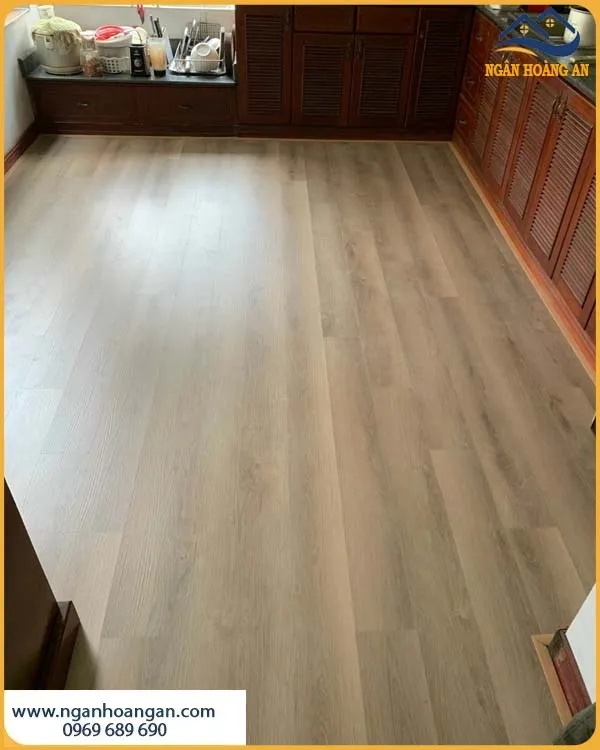 Lát Sàn Nhựa Hèm Khoá Cho Bếp Bền Đẹp Lâu Dài