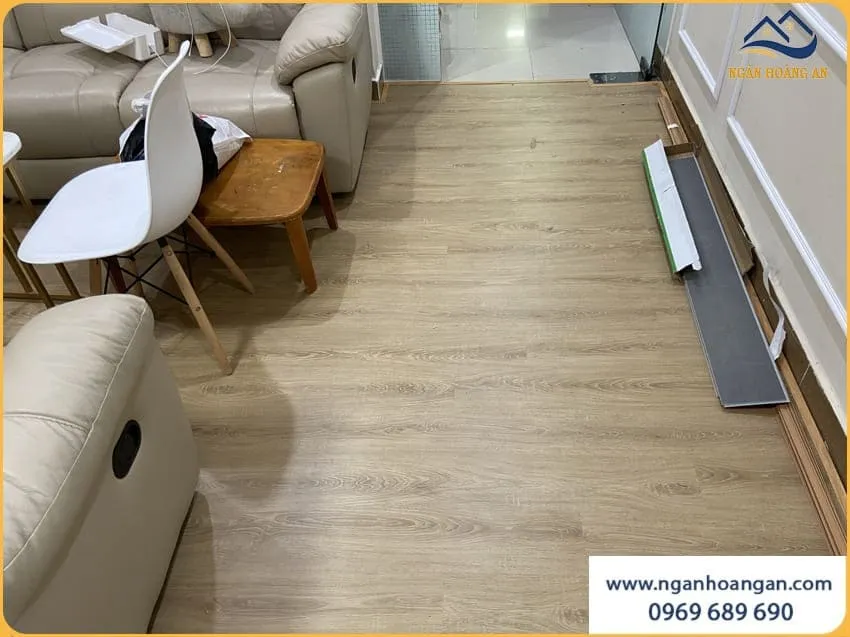 Lát Sàn Nhựa Hèm Khoá Cho Nhà Ở Sạch Đẹp