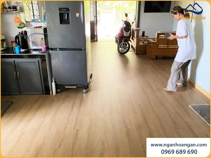 Lát Sàn Nhựa Hèm Khoá Cho Nhà Ở Sạch Đẹp