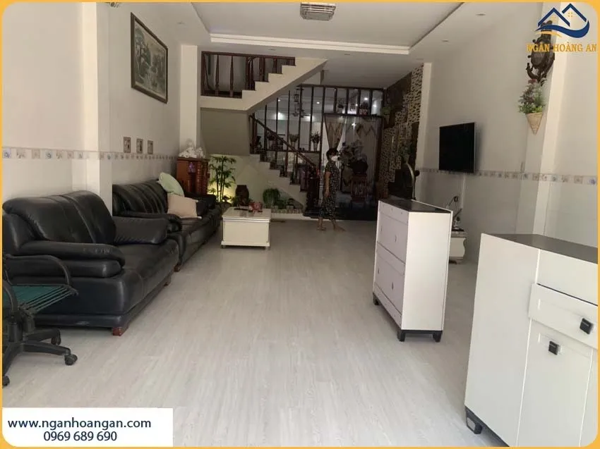 Lát Sàn Nhựa Hèm Khoá Cho Phòng Khách Bền Đẹp Theo Thời Gian Lát Sàn Nhựa Hèm Khoá Cho Phòng Khách Bền Đẹp Theo Thời Gian