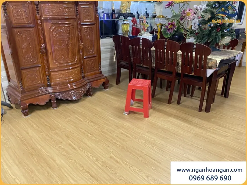 Lát Sàn Nhựa Hèm Khoá Mang Lại Không Gian Ấm Cúng