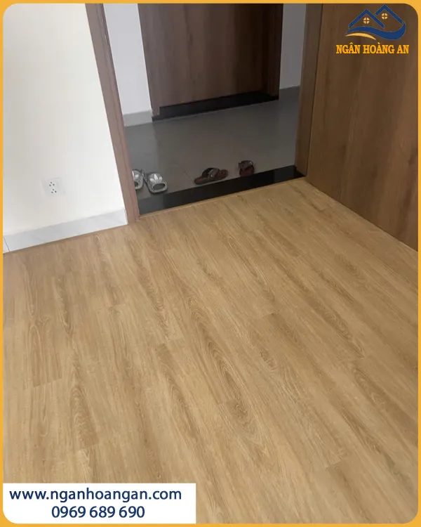 Lát Sàn Nhựa Hèm Khoá THFloor HS8004 Chống Trầy Tốt