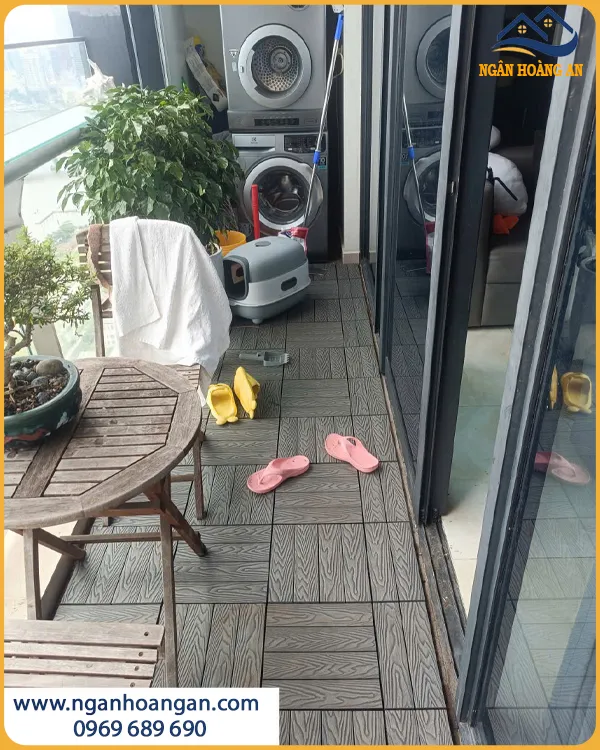 Lát Vỉ Gỗ Nhựa Ngoài Trời Tăng Tính Thẩm Mỹ Ban Công Lát Vỉ Gỗ Nhựa Ngoài Trời Tăng Tính Thẩm Mỹ Ban Công