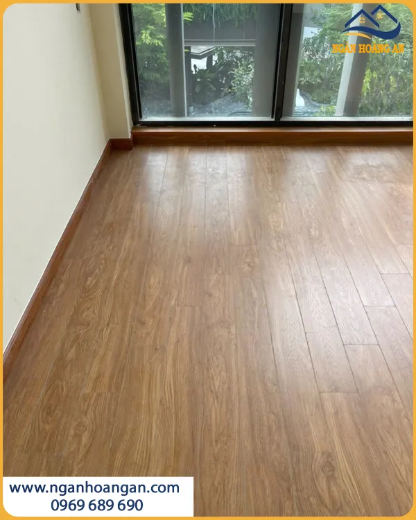 Len Chân Tường Dễ Vệ Sinh Cho Khu Vực Mép Sàn