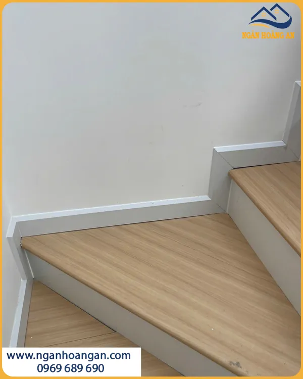 Len Chân Tường PVC755 Chất Lượng Cao Cho Cầu Thang