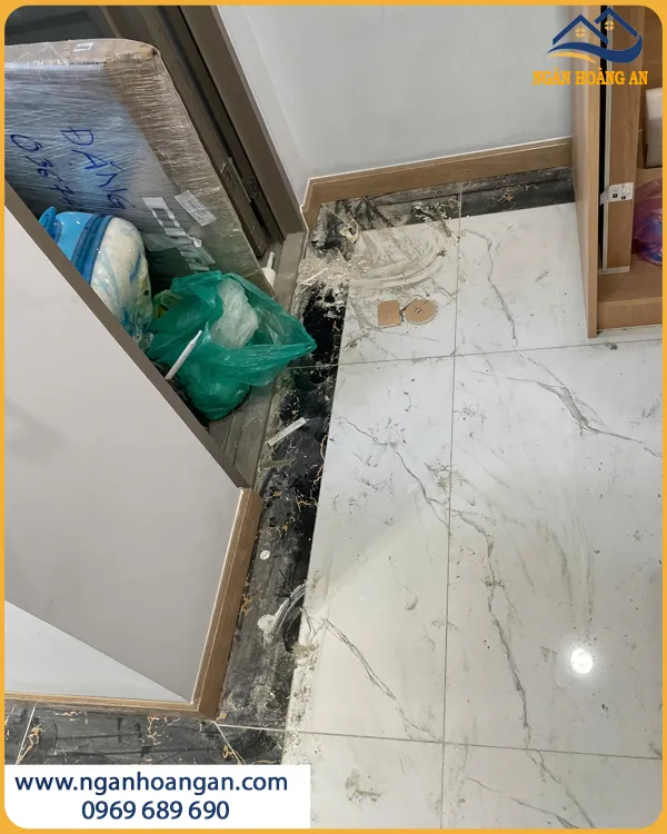 Len Nhựa Giả Gỗ Hoàn Thiện Chân Tường Gọn Gàng