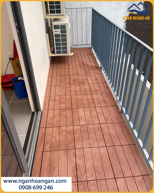 Lót Sàn Ban Công Bằng Vỉ Gỗ Nhựa Kosmos Tinh Tế