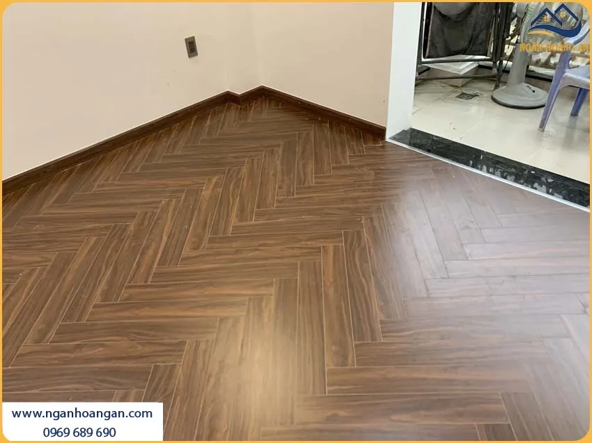 Thi Công Sàn Gỗ Xương Cá Charmwood Không Bị Công Vênh Hay Co Ngót