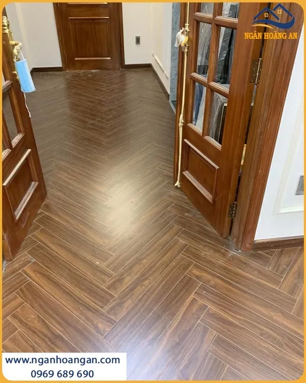 Sàn Gỗ Xương Cá Charmwood Vân Gỗ Sắc Nét Sang Trọng Cho Nhà Ở