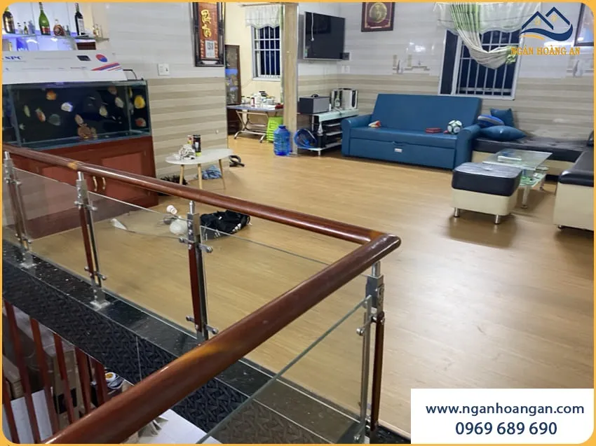 Lót Sàn Nhựa Hèm Khoá Cho Nhà Ở Gọn Gàng