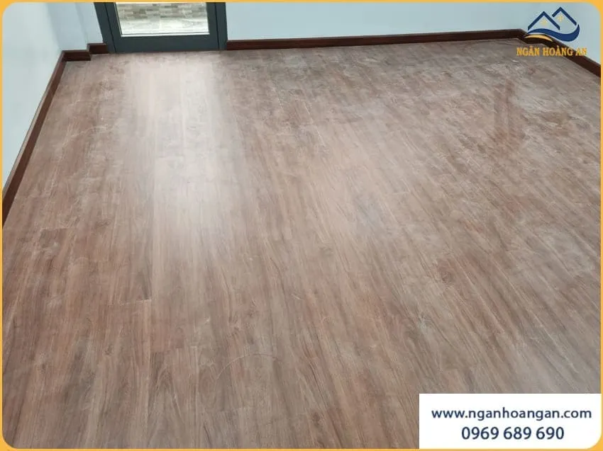 Lót Sàn Nhựa Hèm Khoá Cho Phòng Ngủ Gọn Gàng