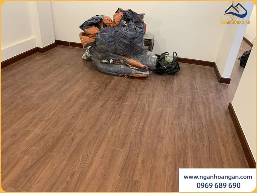 Lót Sàn Nhựa Hèm Khoá Cho Phòng Ngủ Gọn Gàng Lót Sàn Nhựa Hèm Khoá Cho Phòng Ngủ Gọn Gàng