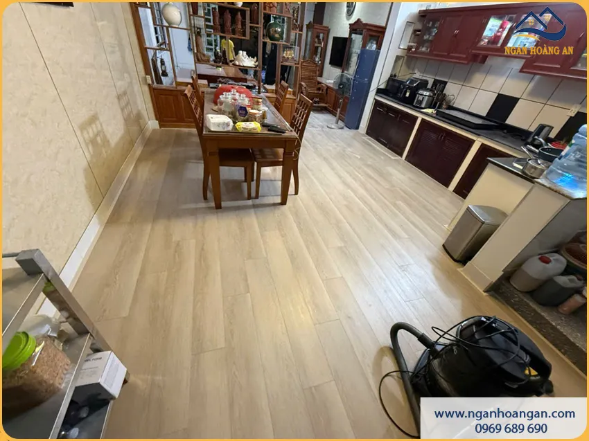 Lót Sàn Nhựa Hèm Khóa Hobiwood HS74 Dễ Vệ Sinh Lót Sàn Nhựa Hèm Khóa Hobiwood HS74 Dễ Vệ Sinh