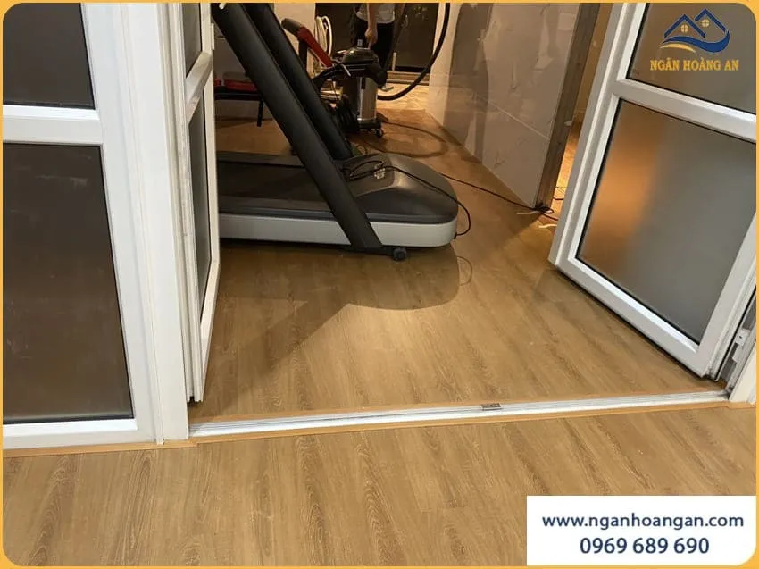 Lót Sàn Nhựa Hèm Khoá Tăng Vẻ Ấm Cúng Cho Nhà Ở