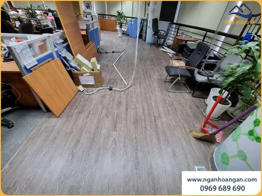Lót Sàn Nhựa Hèm Khoá Văn Phòng Chuyên Nghiệp
