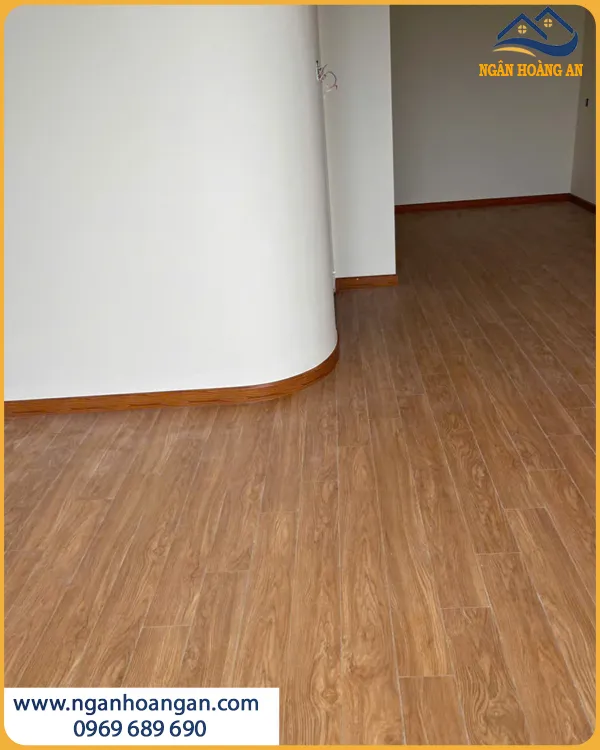 Mặt Sàn Đồng Bộ Sau Khi Thi Công Len Chân Tường