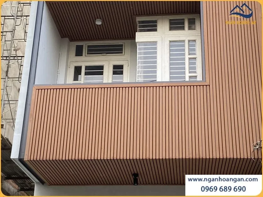 Mặt Tiền Nhà Ốp Lam Sóng Kosmos Light Wood Thực Tế Mặt Tiền Nhà Ốp Lam Sóng Kosmos Light Wood Thực Tế