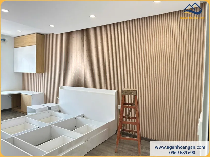 Mẫu Ốp Tường Ngủ Bằng Lam Sóng Đẹp Hiện Đại