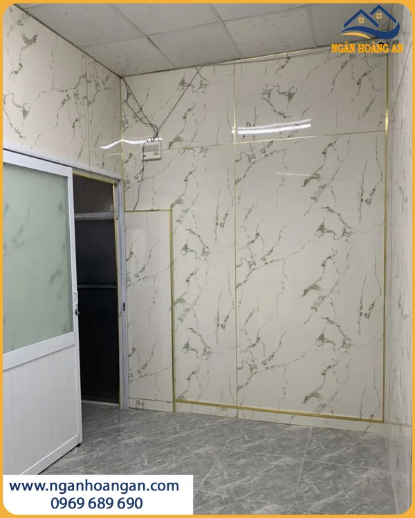 Mẫu Ốp Tường Phòng Ngủ Bằng PVC Giả Đá Sang Trọng