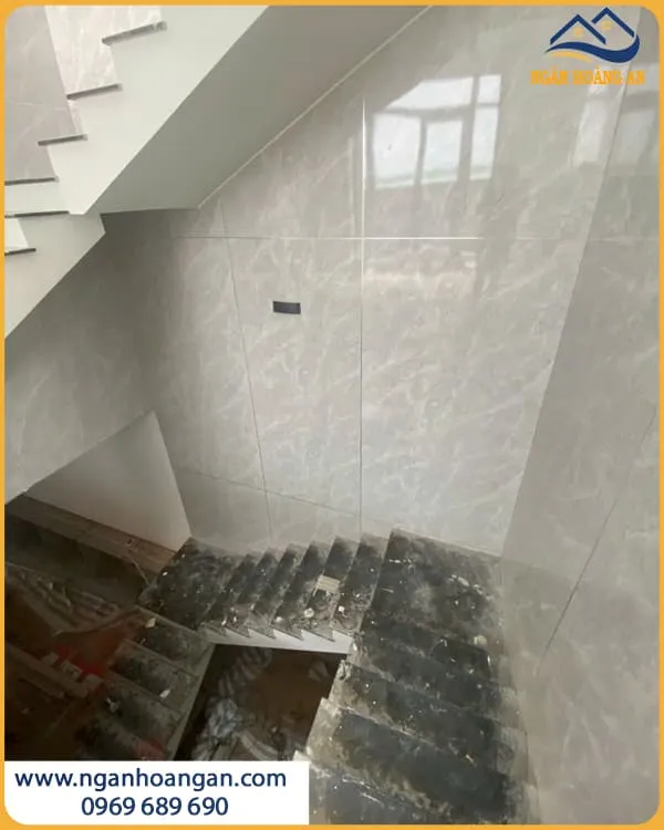 Ngân Hoàng An Thi Công Ốp Tường Cầu Thang PVC Giả Đá PVC2025
