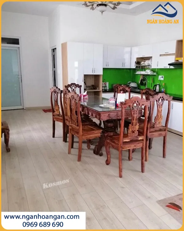 Nhà Bếp Lát Sàn Gỗ Công Nghiệp Dễ Bảo Dưỡng