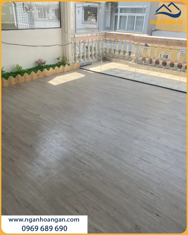 Nhà Ở Gọn Gàng Với Sàn Nhựa Dán Keo Vân Gỗ