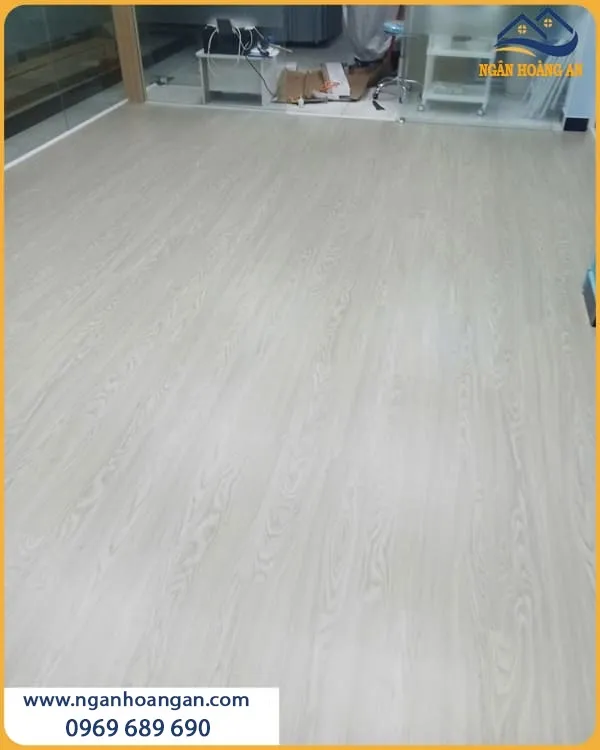 Nhà Ở Gọn Gàng Với Sàn Nhựa Dán Keo Vân Gỗ