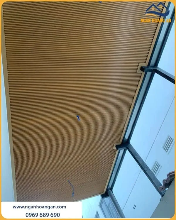 Ốp Trần Gỗ Nhựa Ngoài Trời Cho Mái Hiên Nhà Ốp Trần Gỗ Nhựa Ngoài Trời Cho Mái Hiên Nhà