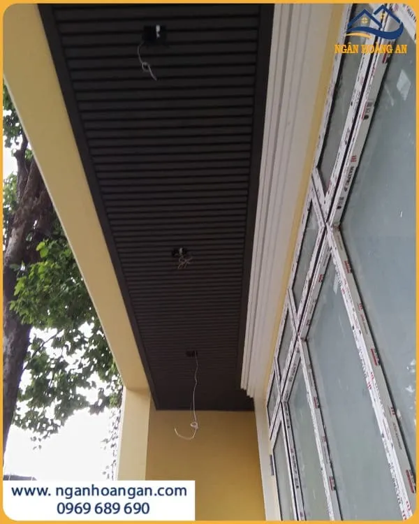 Ốp Trần Hiên Nhà Với Lam Sóng Ngoài Trời Kosmos Dark Grey Hiện Đại Ốp Trần Hiên Nhà Với Lam Sóng Ngoài Trời Kosmos Dark Grey Hiện Đại