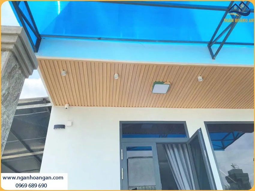 Thi Công Ốp Trần Tấm Nhựa Lam Sóng Kosmos Chắc Chắn Cho Không Gian Thi Công Ốp Trần Tấm Nhựa Lam Sóng Kosmos Chắc Chắn Cho Không Gian