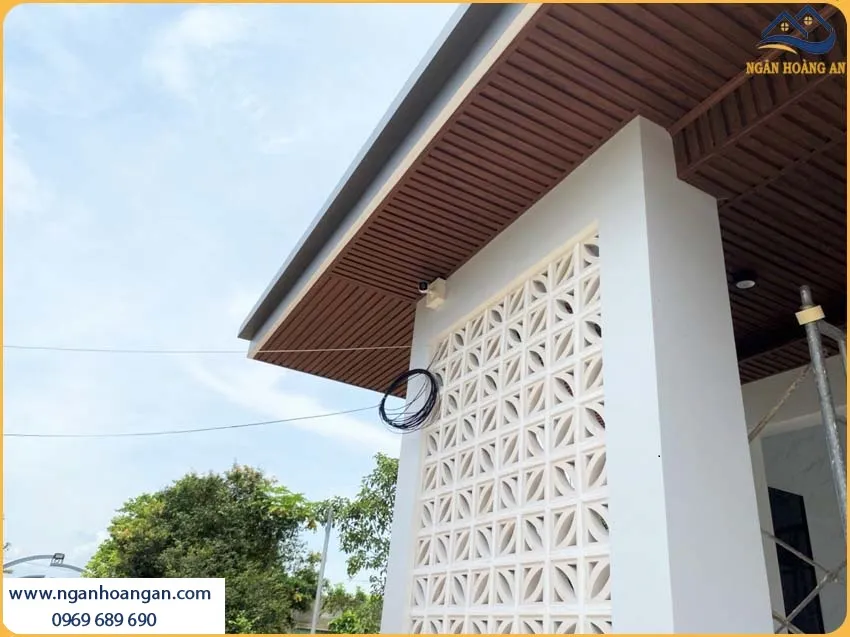 Thi Công Ốp Trần Lam Sóng Kosmos 3S200X15-009 Tạo Nên Sự Sang Trọng