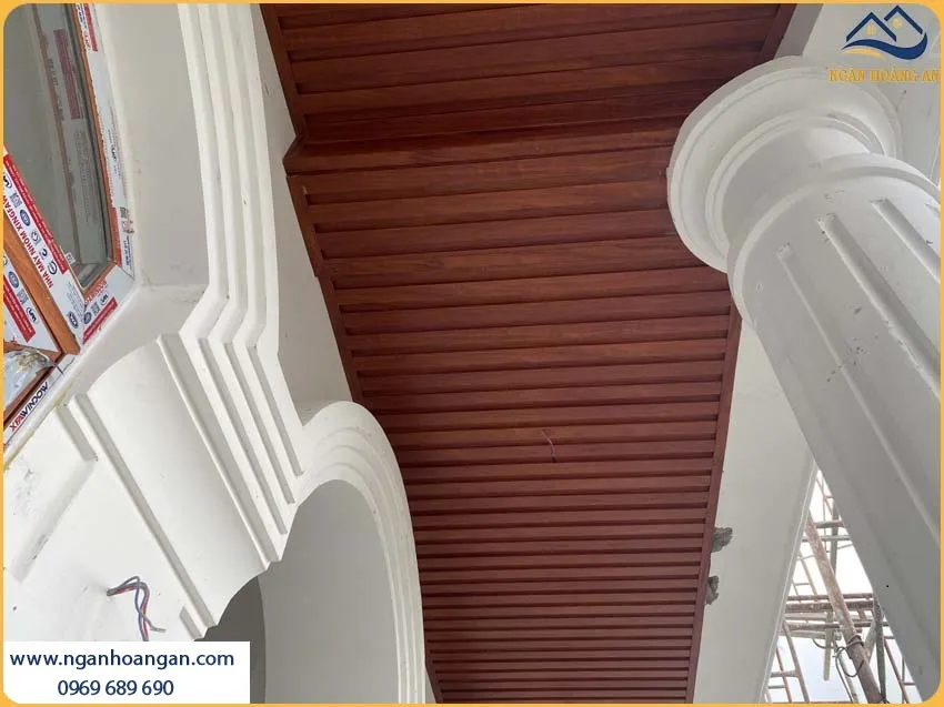 Thi Công Ốp Trần Lam Sóng Kosmos 3S200X15-013 Tạo Nên Sự Sang Trọng