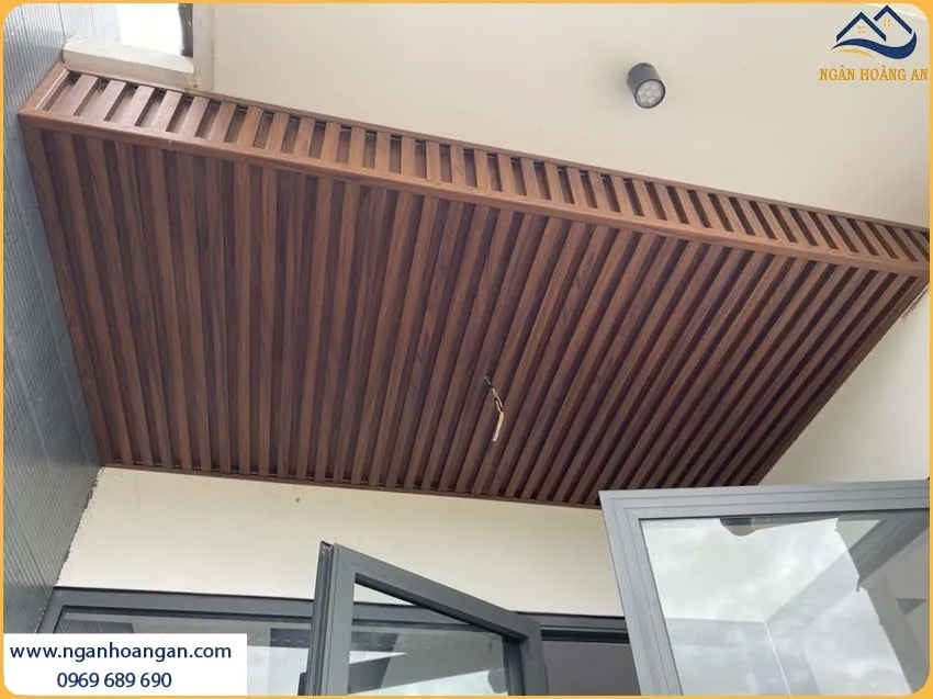 Tấm Lam Sóng Giả Gỗ Kosmos Lắp Đặt Thời Thượng Cho Mái Hiên