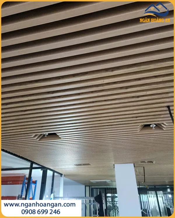 Ốp Trần Nan U Nhựa Giả Gỗ HT105 Đẹp