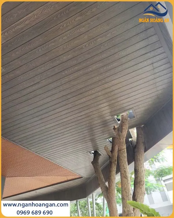Thi Công Gỗ Nhựa Ngoài Trời Phủ ASA Hobiwood Chống Cháy Lan, An Toàn