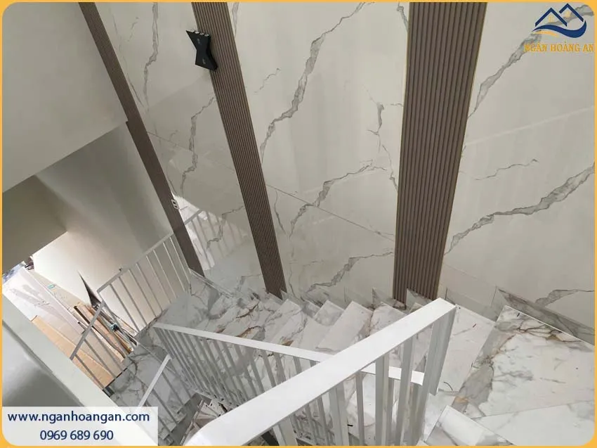 Thi Công Ốp Tường PVC Giả Đá Kết Hợp Lam Sóng Sự Kết Hợp Độc Đáo