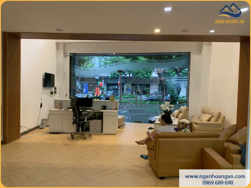 Ốp Tường Lam Sóng Cho Văn Phòng Chống Trầy Xước